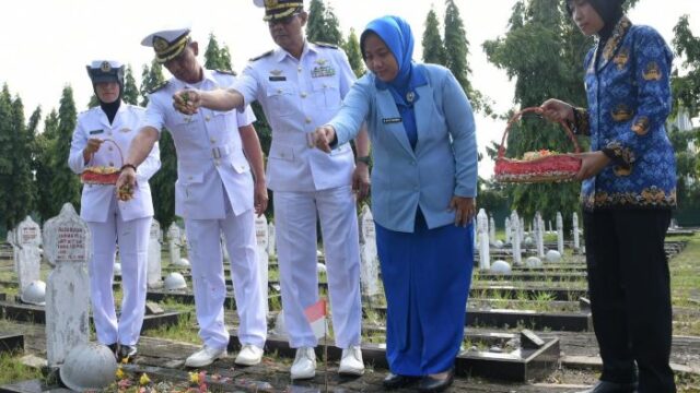 Nilai Perjuangan Pahlawan Jadi Inspirasi, Lanal Palembang Gelar Upacara Ziarah